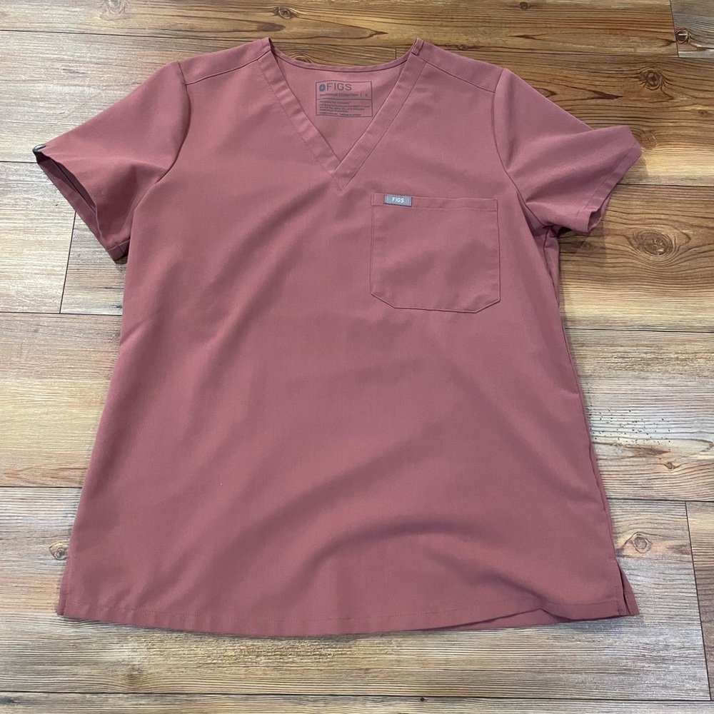 Figs Women's Short Sleeve V-Neck Top in Mauve